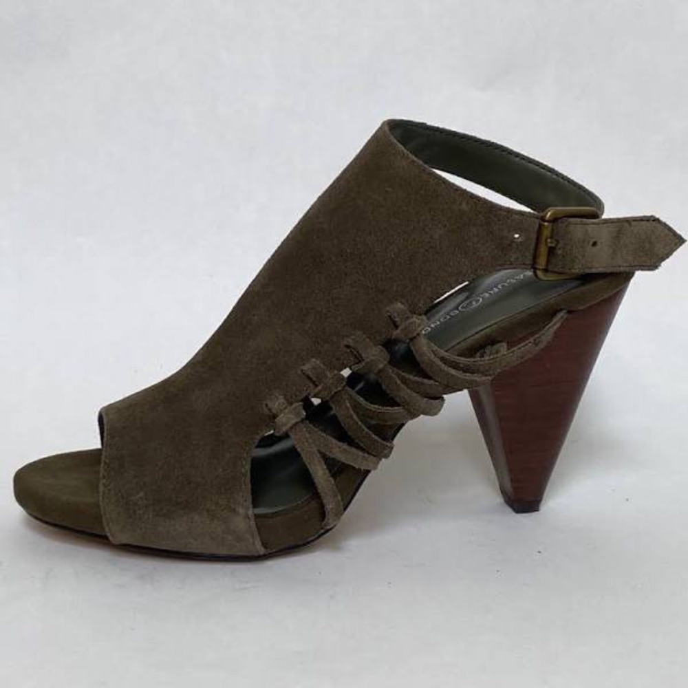 Brand new Treasure &Bond Suede heel sandals